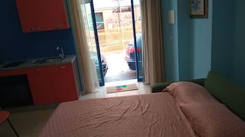 1 bedroom, bed sheets
