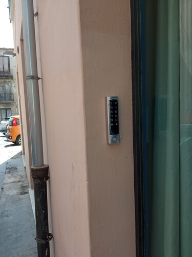 Residence 1830, Mono in Pieno Centro Storico con Accesso Tramite Codice