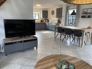 Dining - Holiday home Buitenplaats 31 in Callantsoog. Suitable for 6 people with 2 bedrooms. (Callantsoog)