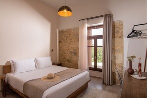 Double Room with City View - PNOI | Desk, laptop workspace, soundproofing, iron/ironing board