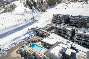Exterior - Apex Ski In/Out Canyons Village Beautiful 3 Bedroom, Private Hot Tub, Community Pool (Park City)