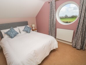 2 bedrooms, individually decorated, individually furnished, free WiFi