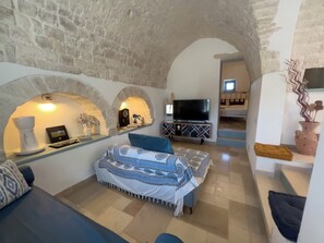 4 habitaciones, tabla de planchar con plancha y cuna de viaje 