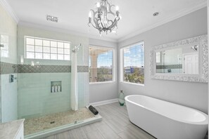 Shower, hair dryer, towels, soap - Casa Esmeralda | Lakefront | Private Pool/Spa | 6-Seater Golf Cart (Destin)