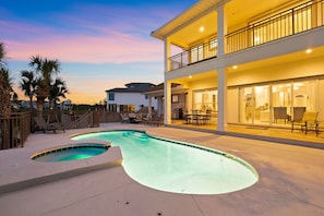 A heated pool - Casa Esmeralda | Lakefront | Private Pool/Spa | 6-Seater Golf Cart (Destin)