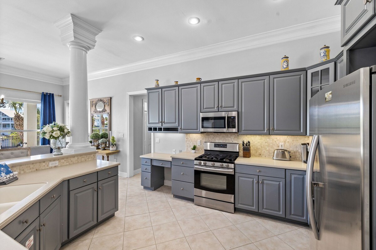 Photo 12 of Casa Esmerelda: Lake Front Luxury Home w/ Private Pool & Golf Cart