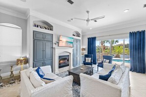 Smart TV, fireplace