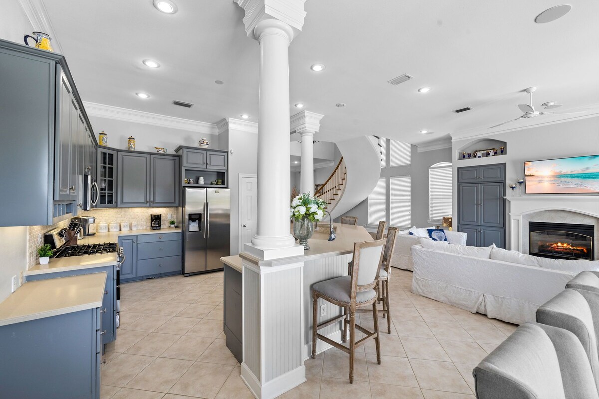Photo 10 of Casa Esmerelda: Lake Front Luxury Home w/ Private Pool & Golf Cart