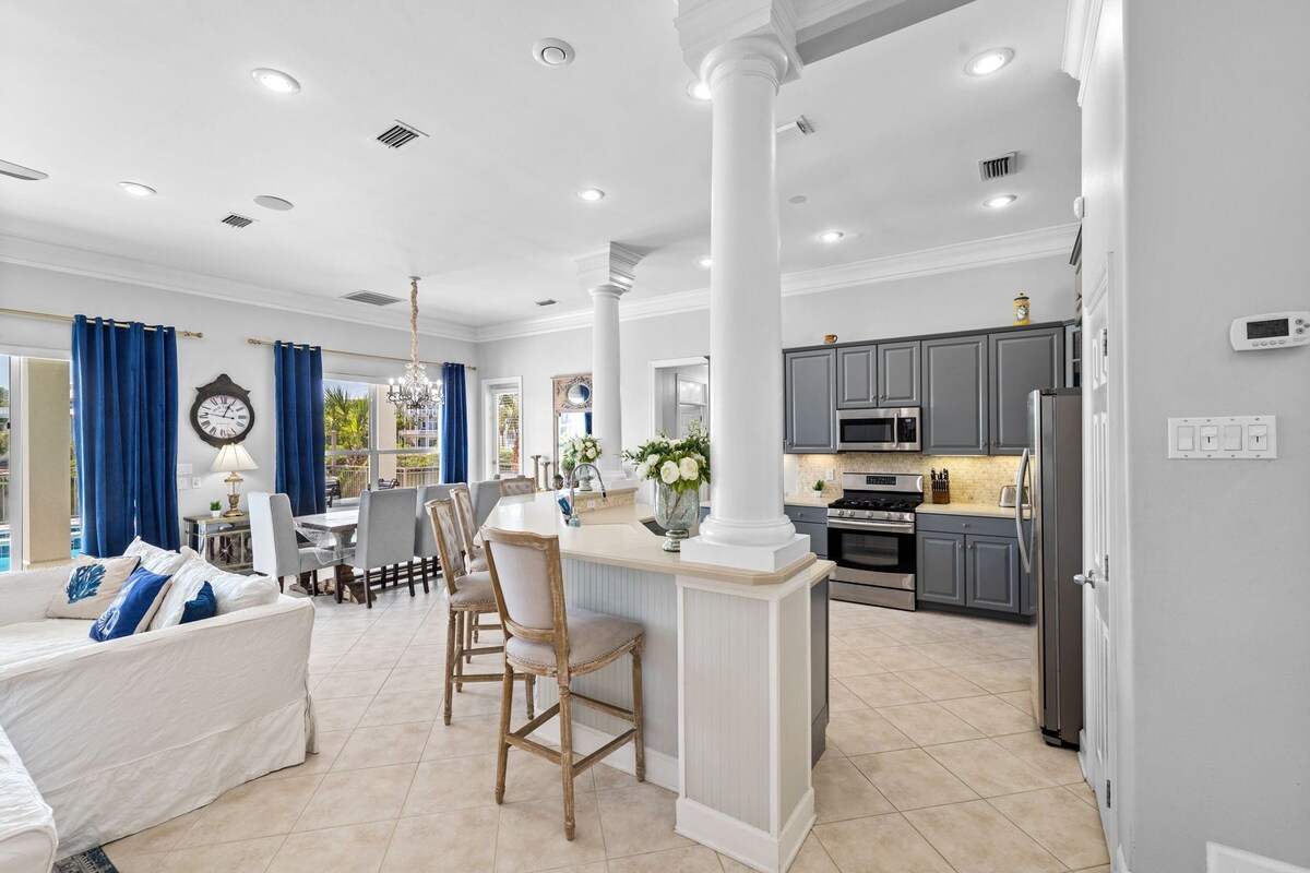 Photo 11 of Casa Esmerelda: Lake Front Luxury Home w/ Private Pool & Golf Cart