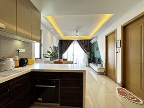 Private kitchen - Royale RNF Princess Cove city and sea view (Johor Bahru)