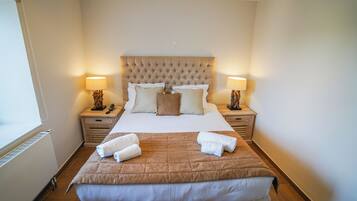 Standard Room, Garden View | 1 bilik tidur, meja, ruang kerja komputer riba, kalis bunyi
