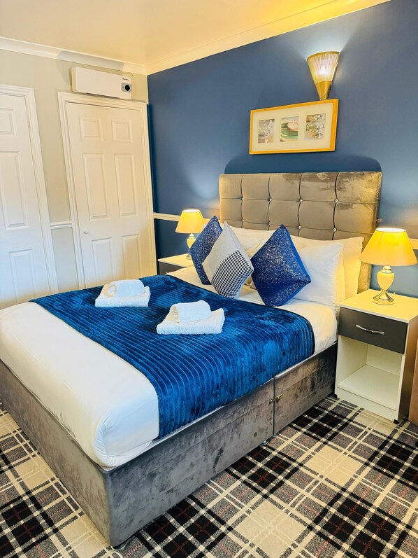 مكتب ومكواة/لوح كي وواي فاي مجانًا