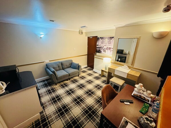 Front of property - 4 Sisters Inn (Epping)