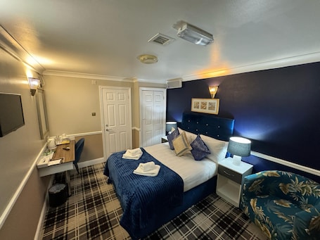 Deluxe Double Room | 1 bedroom, desk, iron/ironing board, free WiFi
