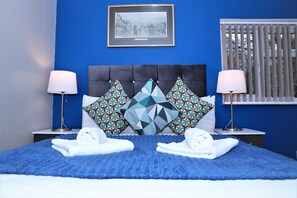 Desk, iron/ironing board, free WiFi - 4 Sisters Inn (Epping)