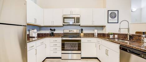 Apartment | Private kitchen | Fridge, microwave, oven, dishwasher