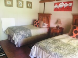 1 quarto, acesso à internet, roupa de cama