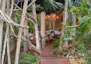 Körperbehandlungen, Aromatherapie, Warmsteinmassagen