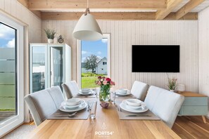 Dining - Tüddis Huus - Infrared Sauna, Bathtub, Shower, Terrace, Grill, Parking Space (Olpenitz)