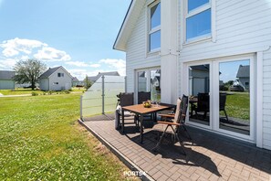 Outdoor dining - Tüddis Huus - Infrared Sauna, Bathtub, Shower, Terrace, Grill, Parking Space (Olpenitz)