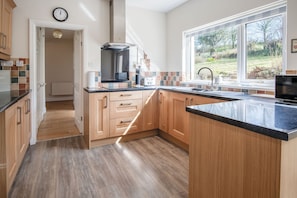 House (3 Bedrooms) | Private kitchen