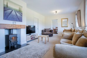 32-inch TV with cable channels, fireplace