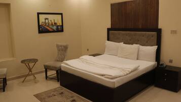 Suite | Free WiFi, bed sheets