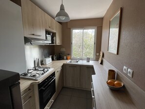 Réfrigérateur, micro-ondes, four, lave-vaisselle