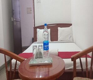 埃及棉床单、高档床上用品、办公桌、免费 WiFi