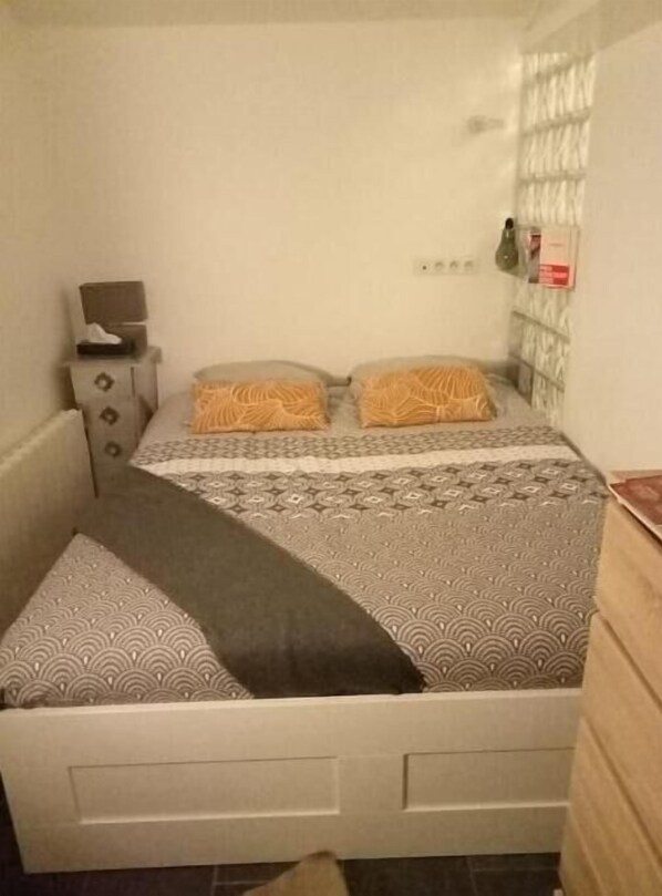 1 bedroom, iron/ironing board, free WiFi, bed sheets