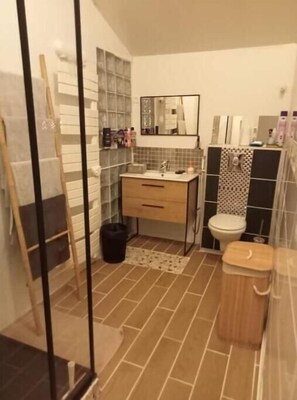 Hair dryer, towels, toilet paper