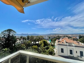 Property grounds - Vezelay 3 (Cannes)