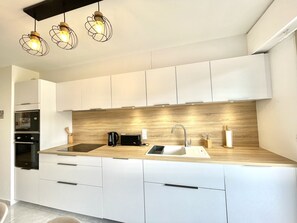 Fridge, microwave, oven, dishwasher - Vezelay 3 (Cannes)