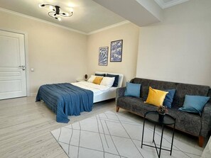 1 dormitorio, tabla de planchar con plancha, wifi y ropa de cama