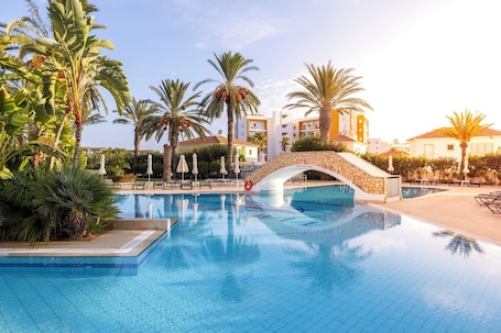 Outdoor pool. Seagull Hotel