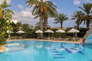 Outdoor pool - Seagull Hotel (Paralimni)