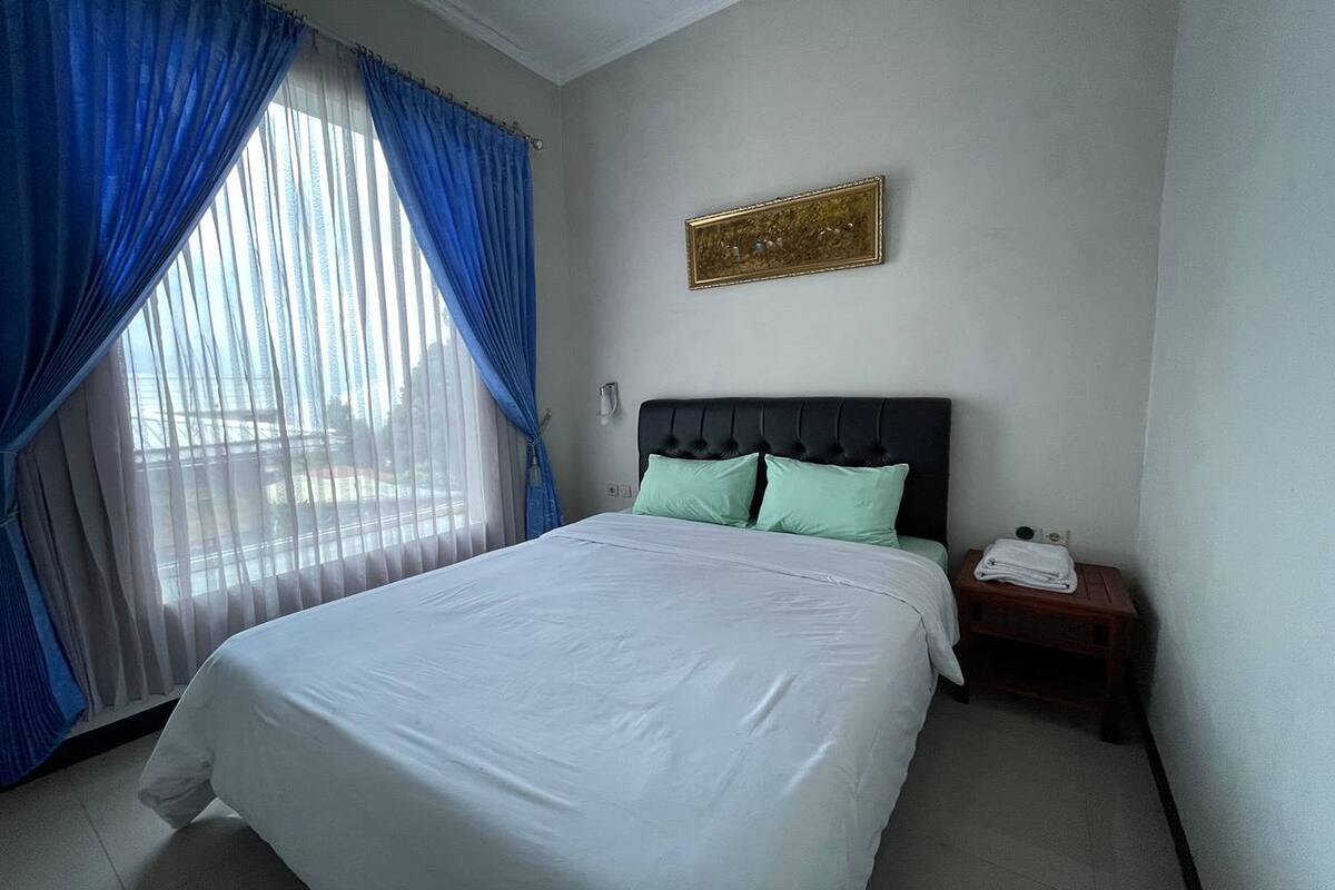 Family Double Room | Desk, free WiFi, bed sheets