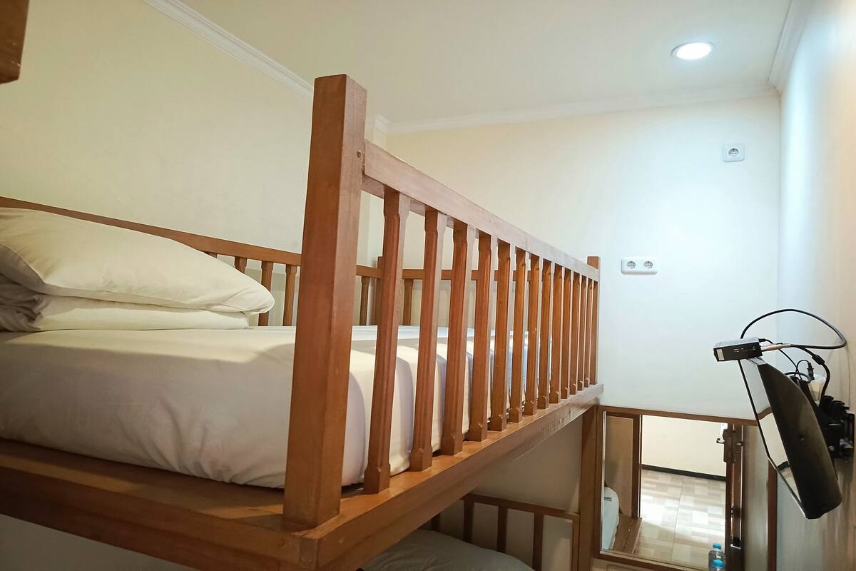 Cortinas blackout, wifi gratis y ropa de cama