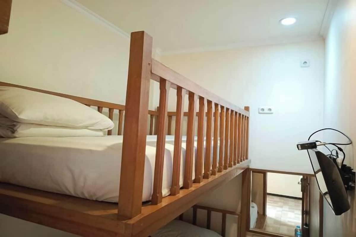 Cortinas blackout, wifi gratis y ropa de cama