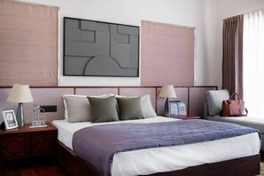 Luxury-Villa | Schreibtisch, schallisolierte Zimmer, Bügeleisen/Bügelbrett