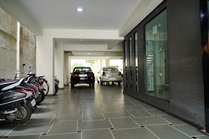 Free self-parking - Marshall The Hotel (Ahmedabad)