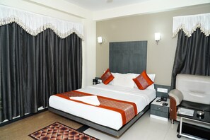 Quarto luxo | Escrivaninha, camas extras/dobráveis (sobretaxa), Wi-Fi de cortesia