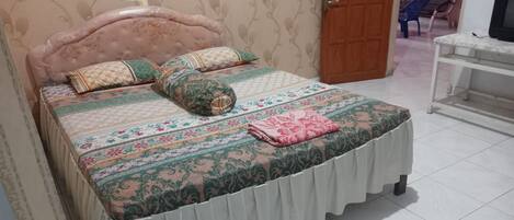 Minibar, desk, free WiFi