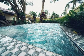 Outdoor pool - Grand Villa Laguna (Bay)