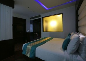 Free WiFi, bed sheets - Hotel Billions (Gurugram)