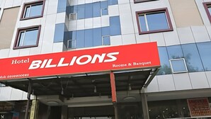 A hotel sign with the name 'Hotel BILLIONS' and 'Rooms & Banquet' written on it. - Hotel Billions (Gurugram)