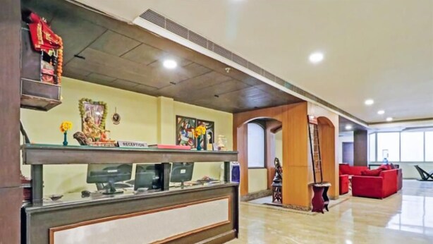 Lobby sitting area - Hotel Billions (Gurugram)