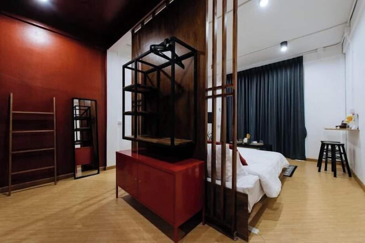 Desk, iron/ironing board (on request), WiFi (free), bed sheets
