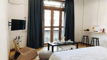 Deluxe Double Room | Desk, iron/ironing board, free WiFi, bed sheets