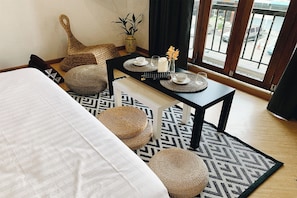 Desk, iron/ironing board, free WiFi, bed sheets - Wander Wonder Bangkok (Bangkok)